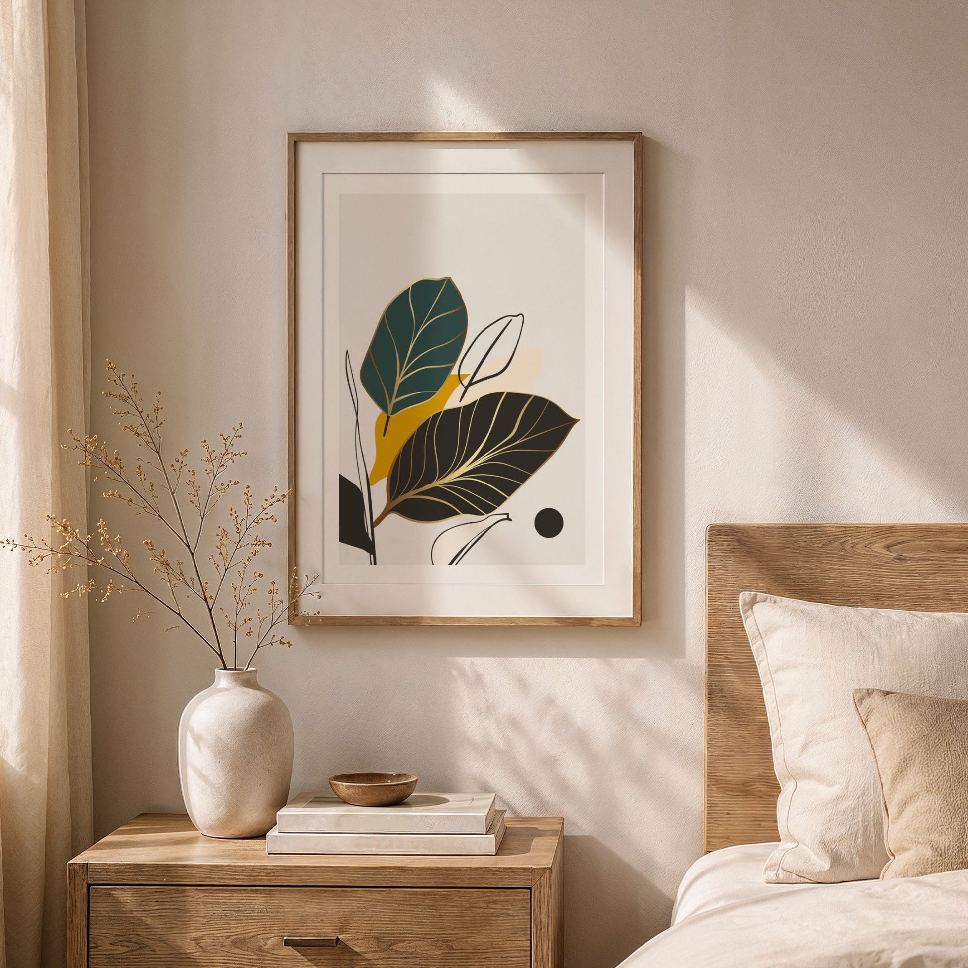Golden Leaves botanisk plakat i eikeramme i varmt og lyst soverom