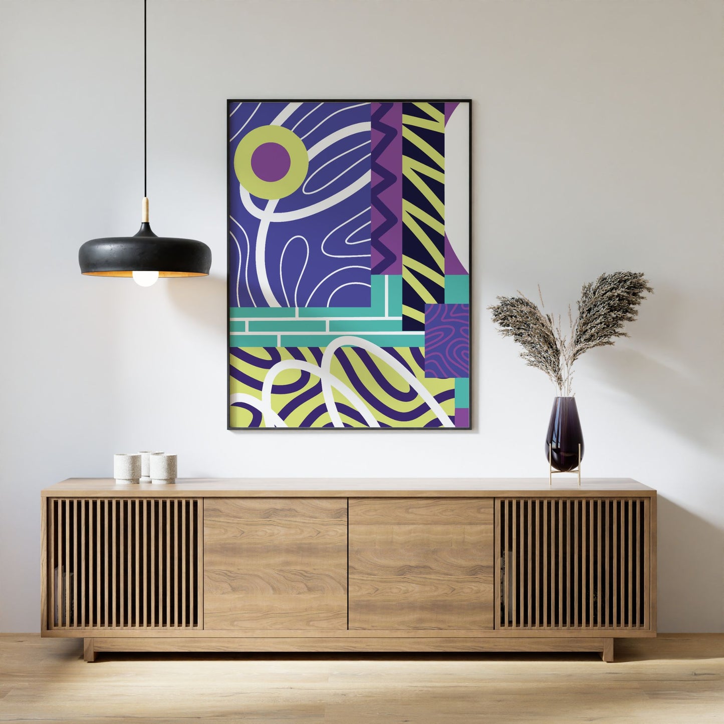 Graphic Pulse abstrakt plakat i sort ramme over moderne skjenk