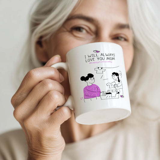 Kvinne holder keramikkrus med illustrasjon og teksten “I will always love you mom”