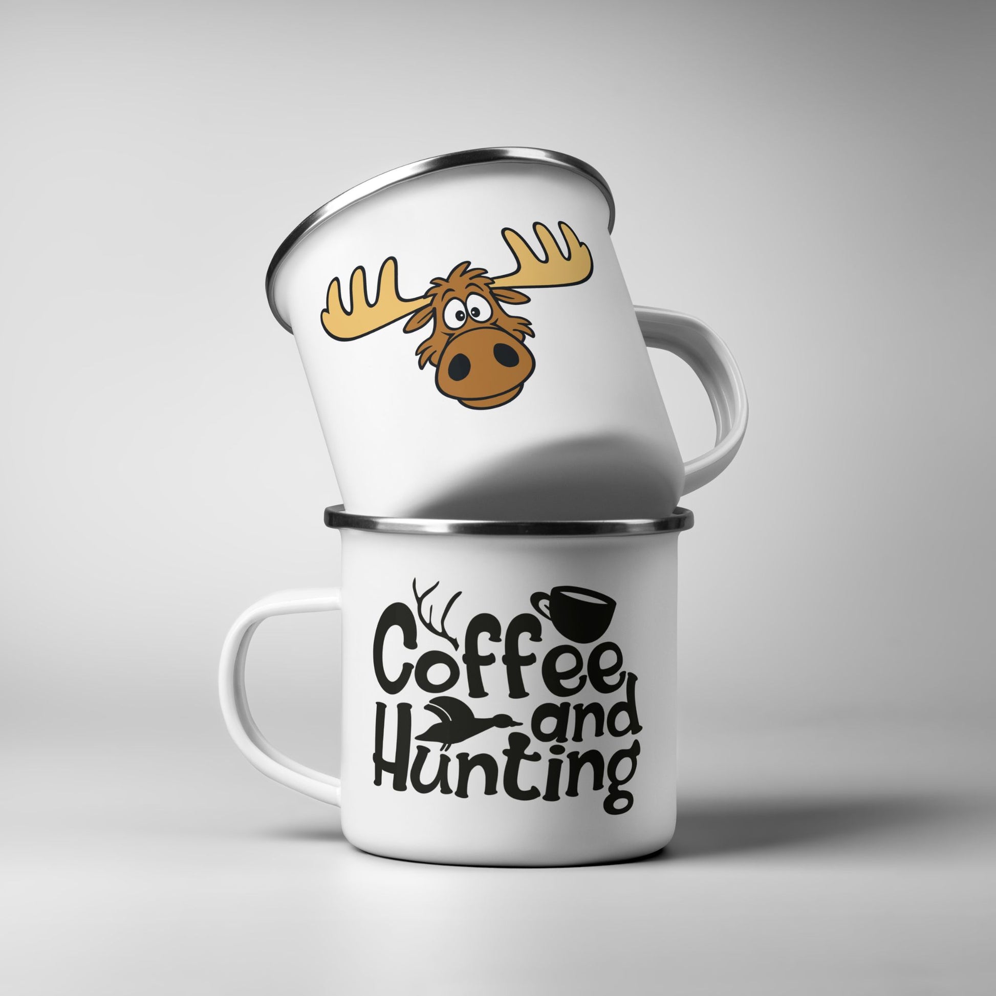 Jaktkrus No16 – emaljekrus vist med Coffee and Hunting og humoristisk elgmotiv