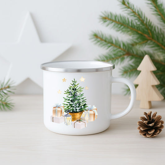 Julekrus i hvit emalje med motiv av lite juletre med gaver