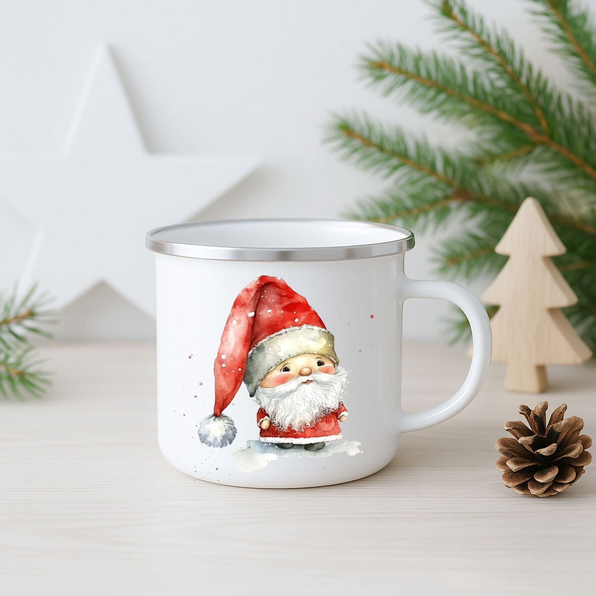 Hvitt emaljekrus med julemotiv av nisse.