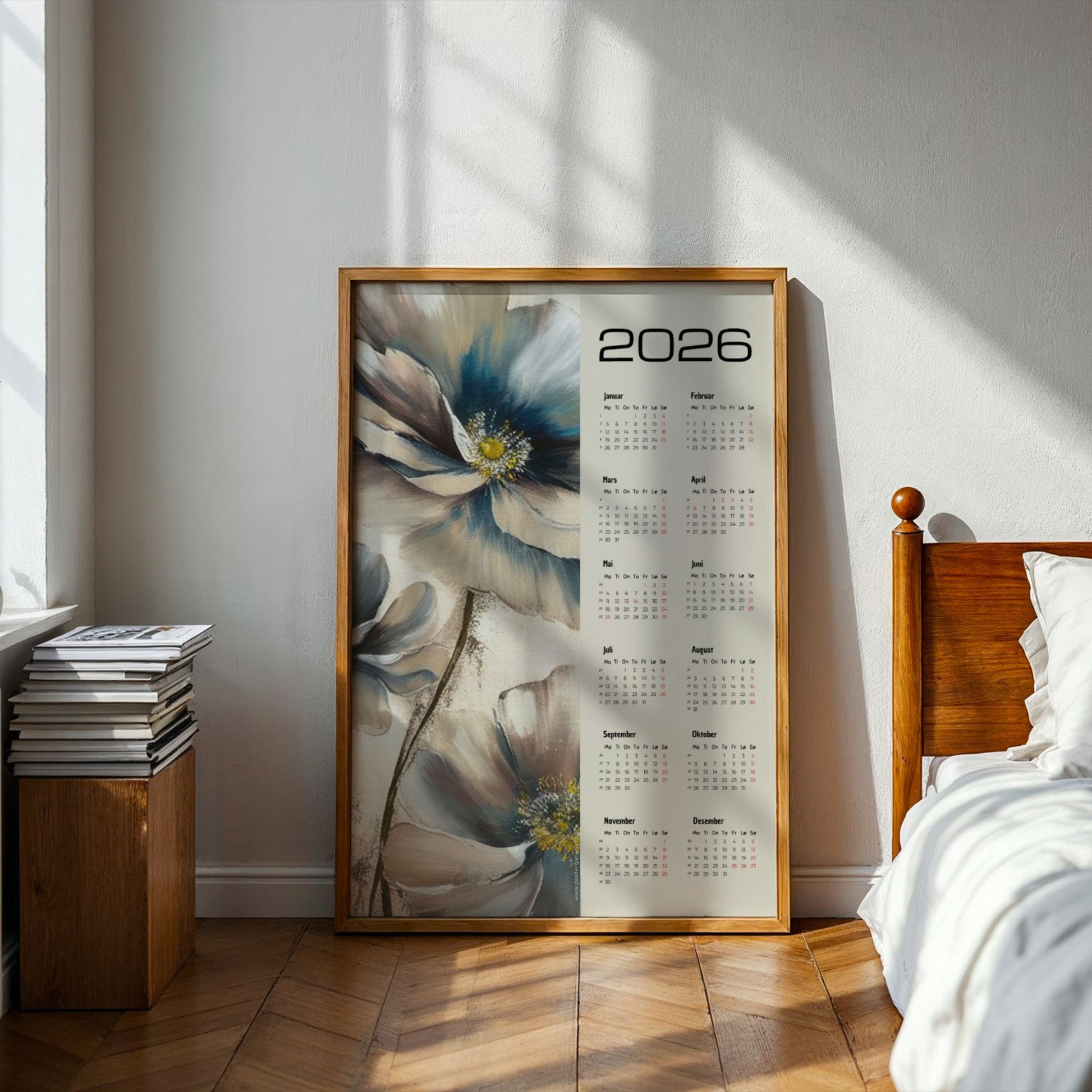 Kalender 2026 med malte blomster i dempede naturtoner og helårsoversikt. Illustrasjon viser kalender i eik ramme.