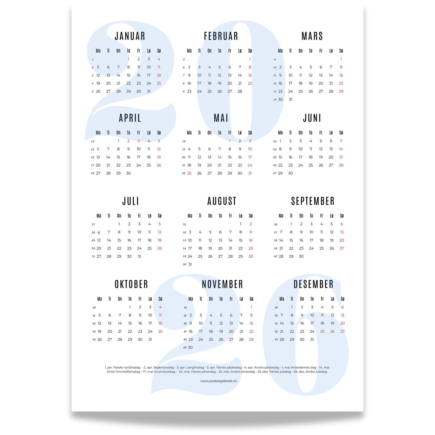 Minimalistisk årskalender 2026 med stort, lyst blått årstall i bakgrunnen og ryddig oversikt over månedene.