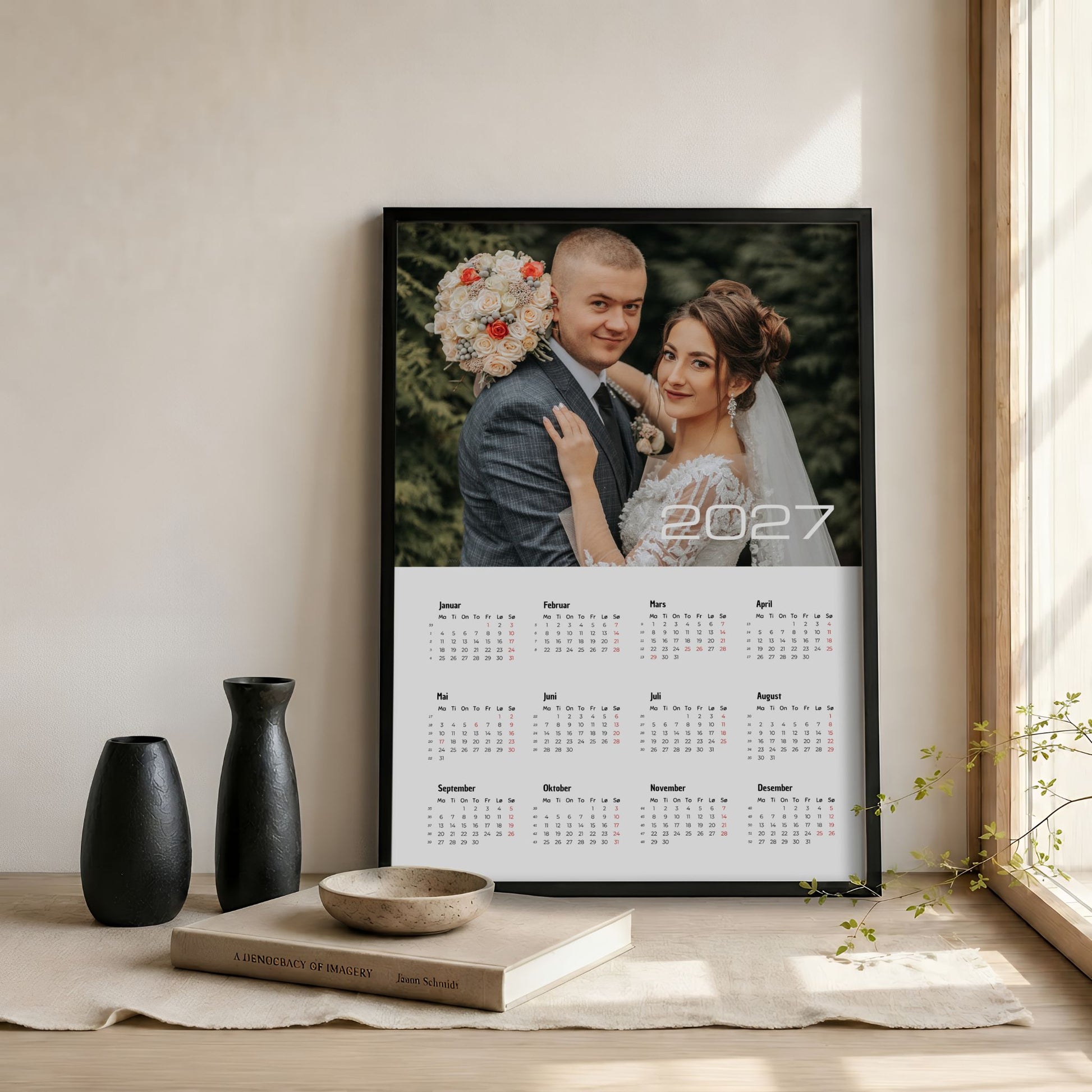 Kalender 2027 med eget bilde – eksempel som viser plassering av personlig foto og årskalender