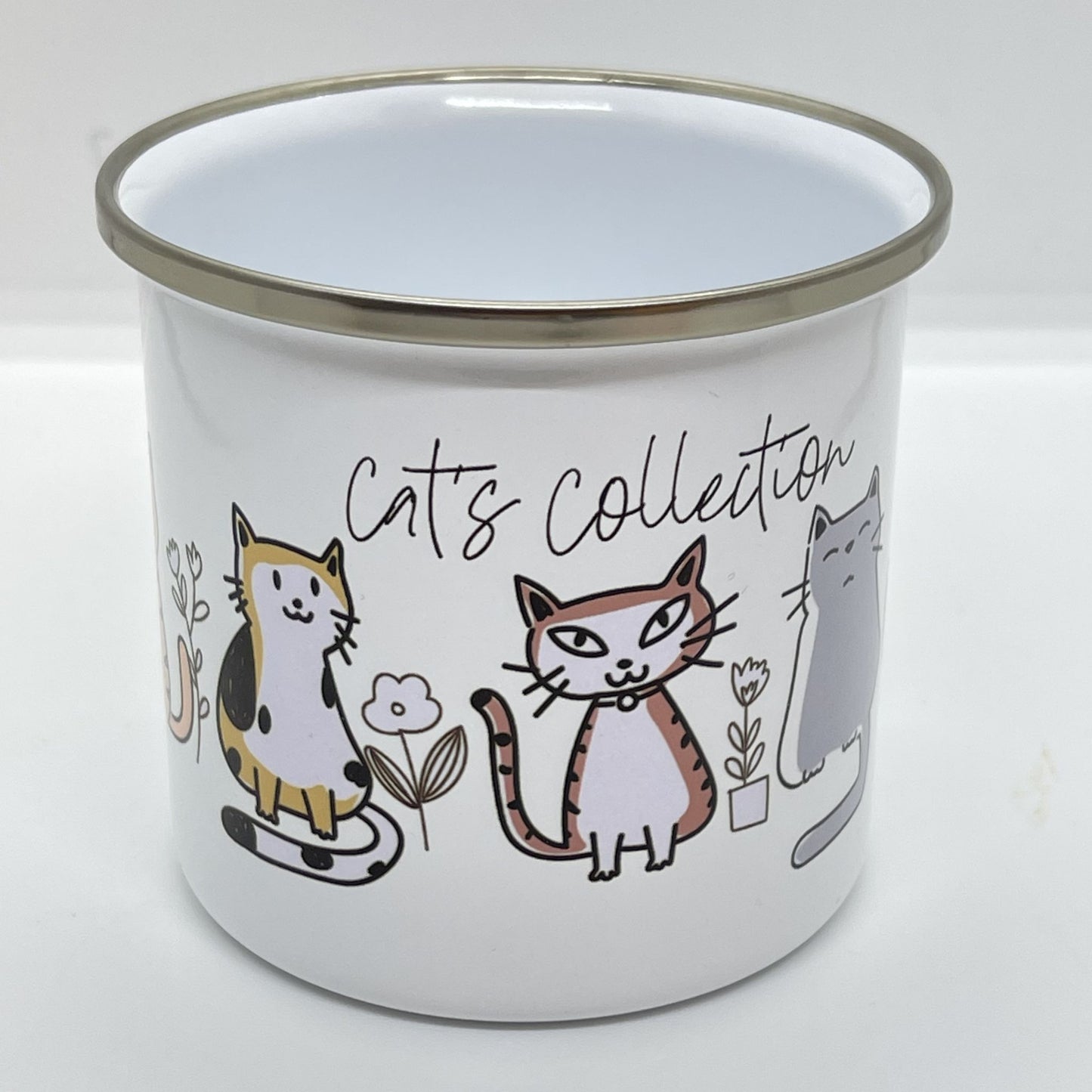 Frontvisning av Cats Collection emaljekrus med flere katter