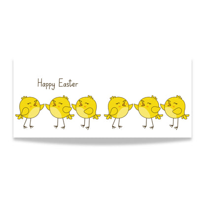 Illustrasjon av seks gule påskekyllinger på rekke med teksten Happy Easter på lys bakgrunn.