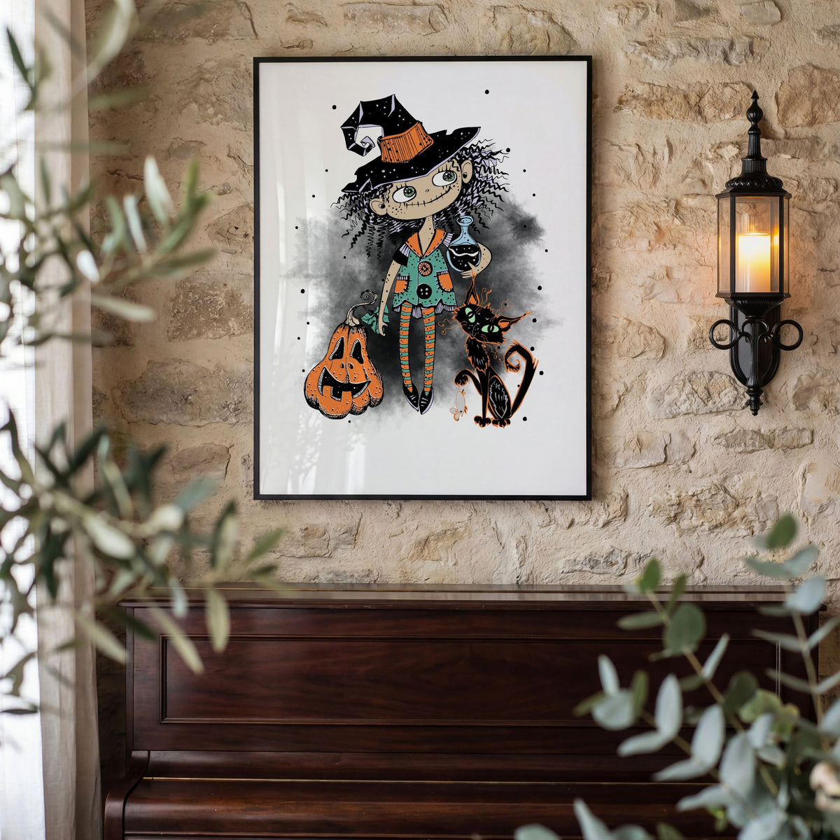 Halloween-plakaten Midnight Mischief med heks og svart katt på rustikk steinvegg
