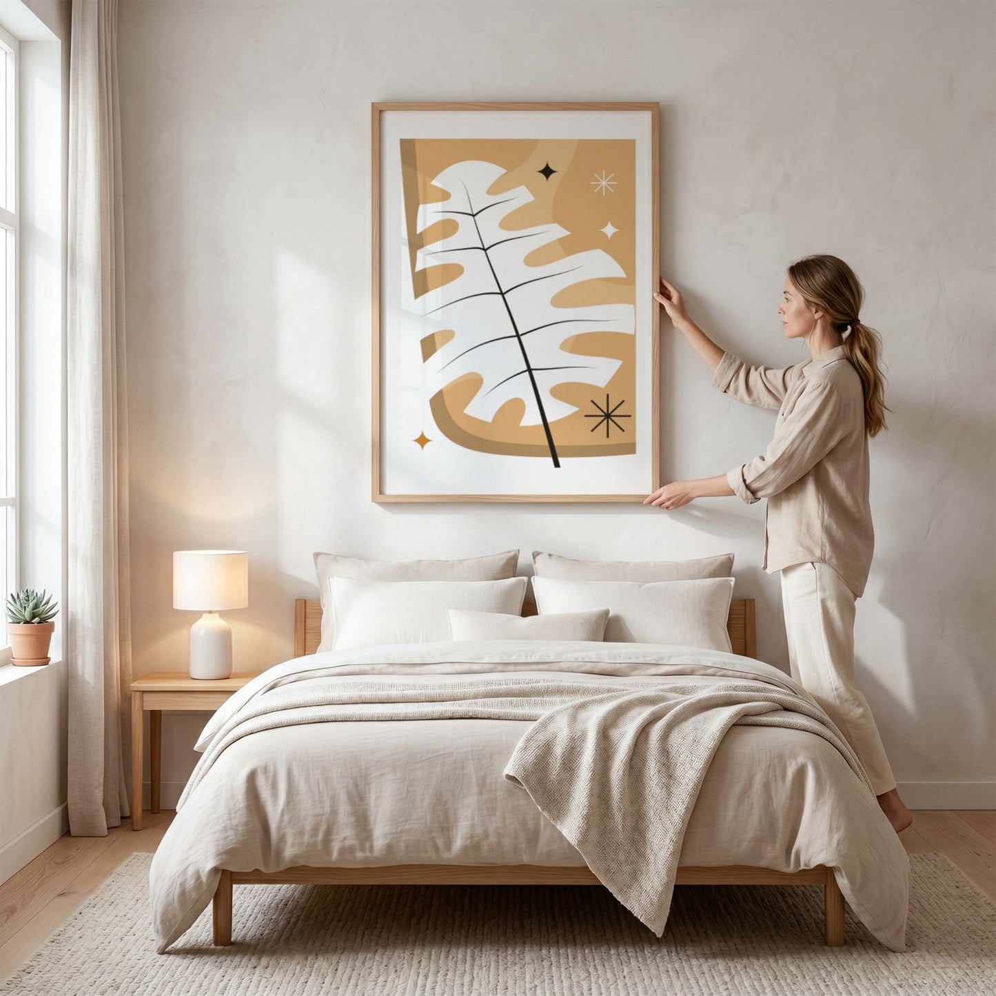 Monstera Glow Boho Wall Art-plakat med monsterablad i eikeramme over seng i lyst soverom