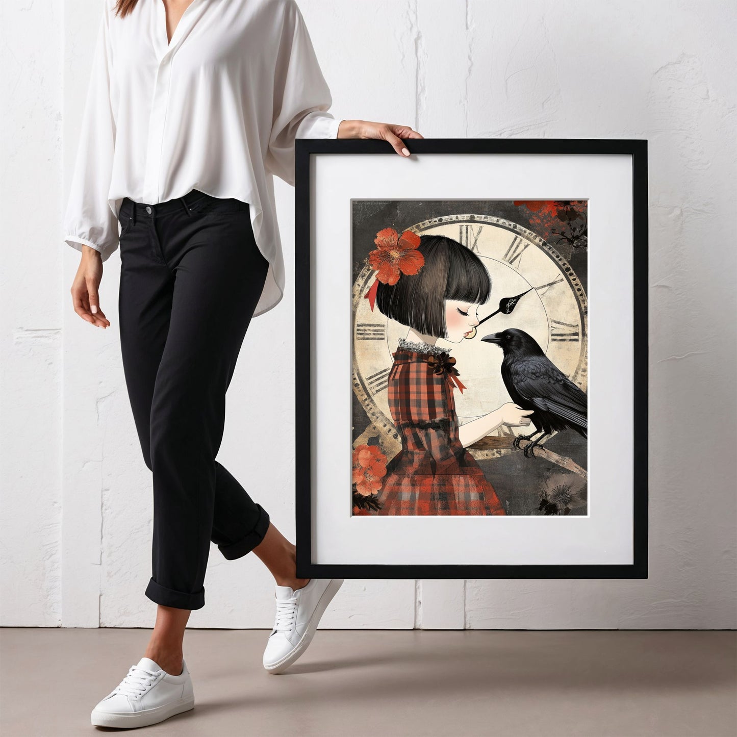 Grafisk kunstplakat av jente i rutete kjole med en ravn foran en stor antikk klokke – vintageinspirert motiv med varme toner og poetisk uttrykk. Illustrasjon viser plakat med passepartout i sort ramme.