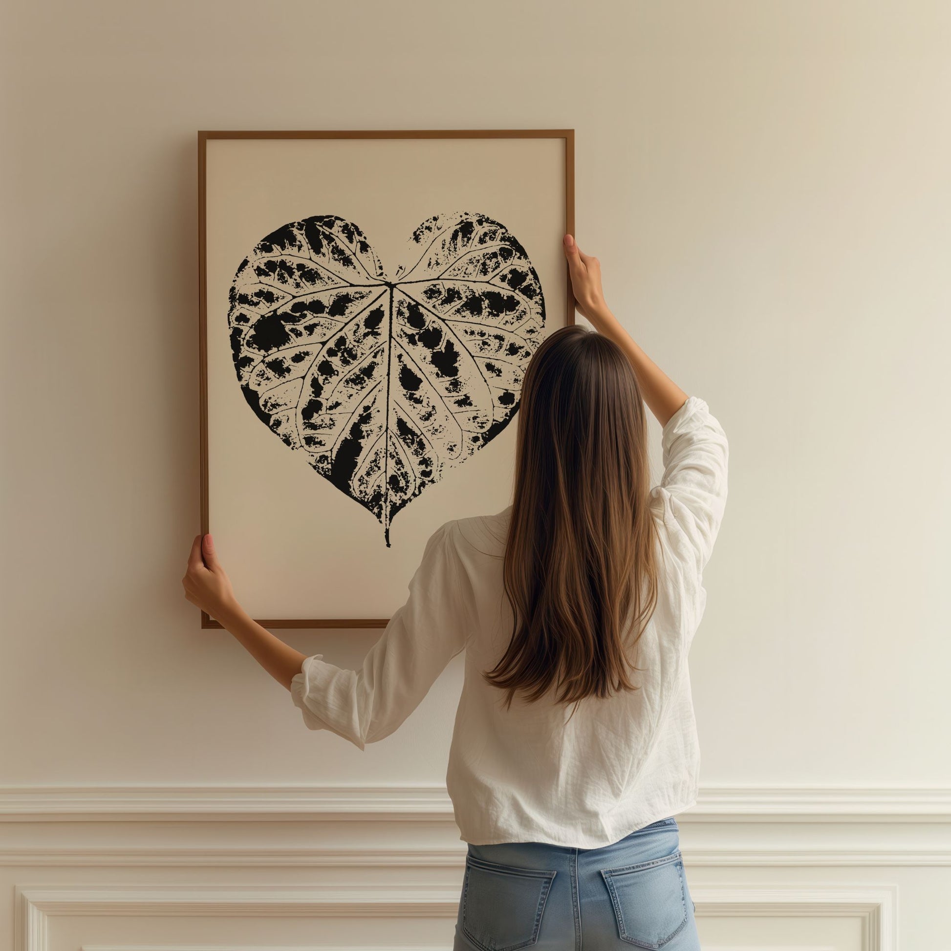 Nordic Botanical No3 botanisk plakat monteres på vegg i moderne skandinavisk hjem.