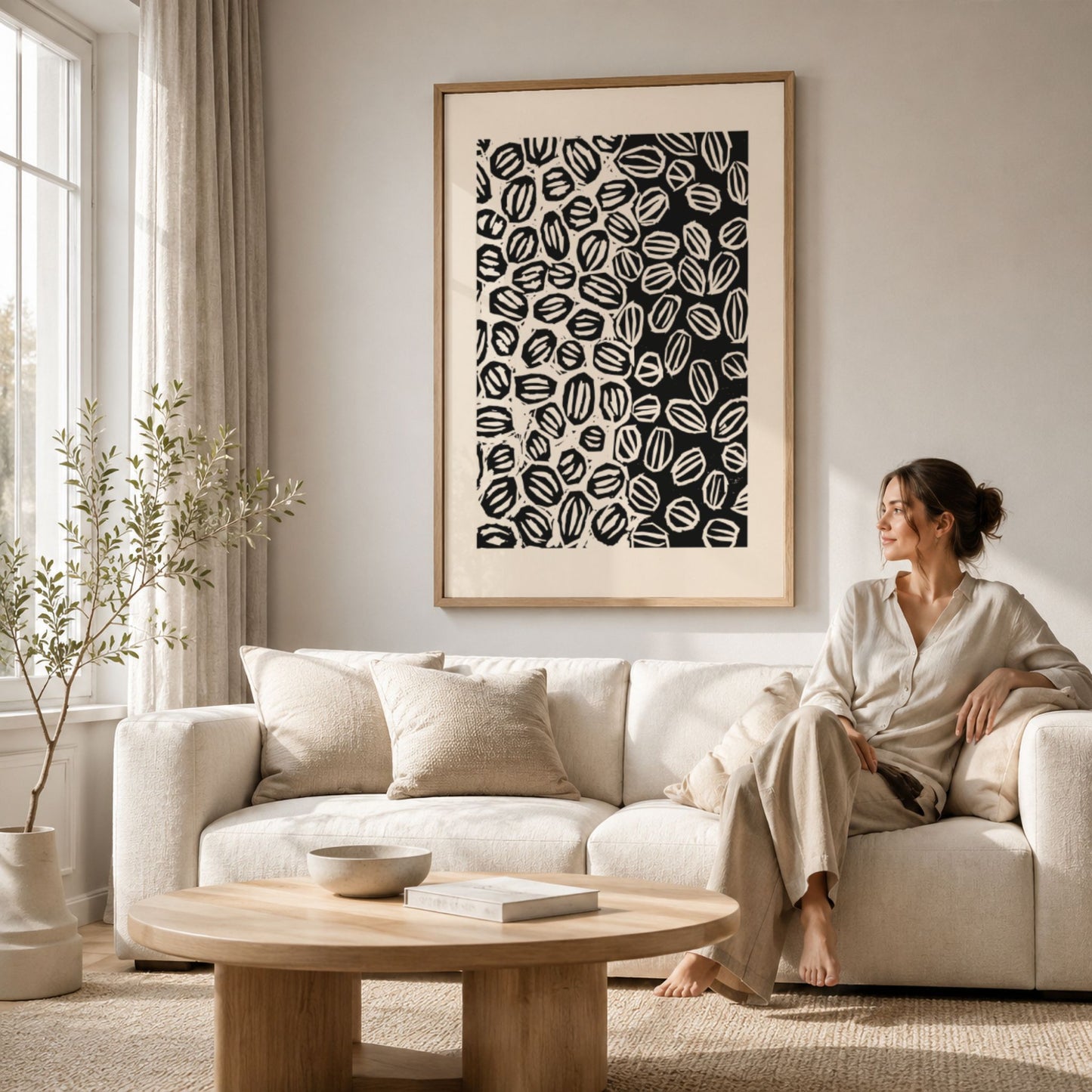 Nordic Botanical No4 som stor botanisk plakat over lys sofa i moderne skandinavisk stue.