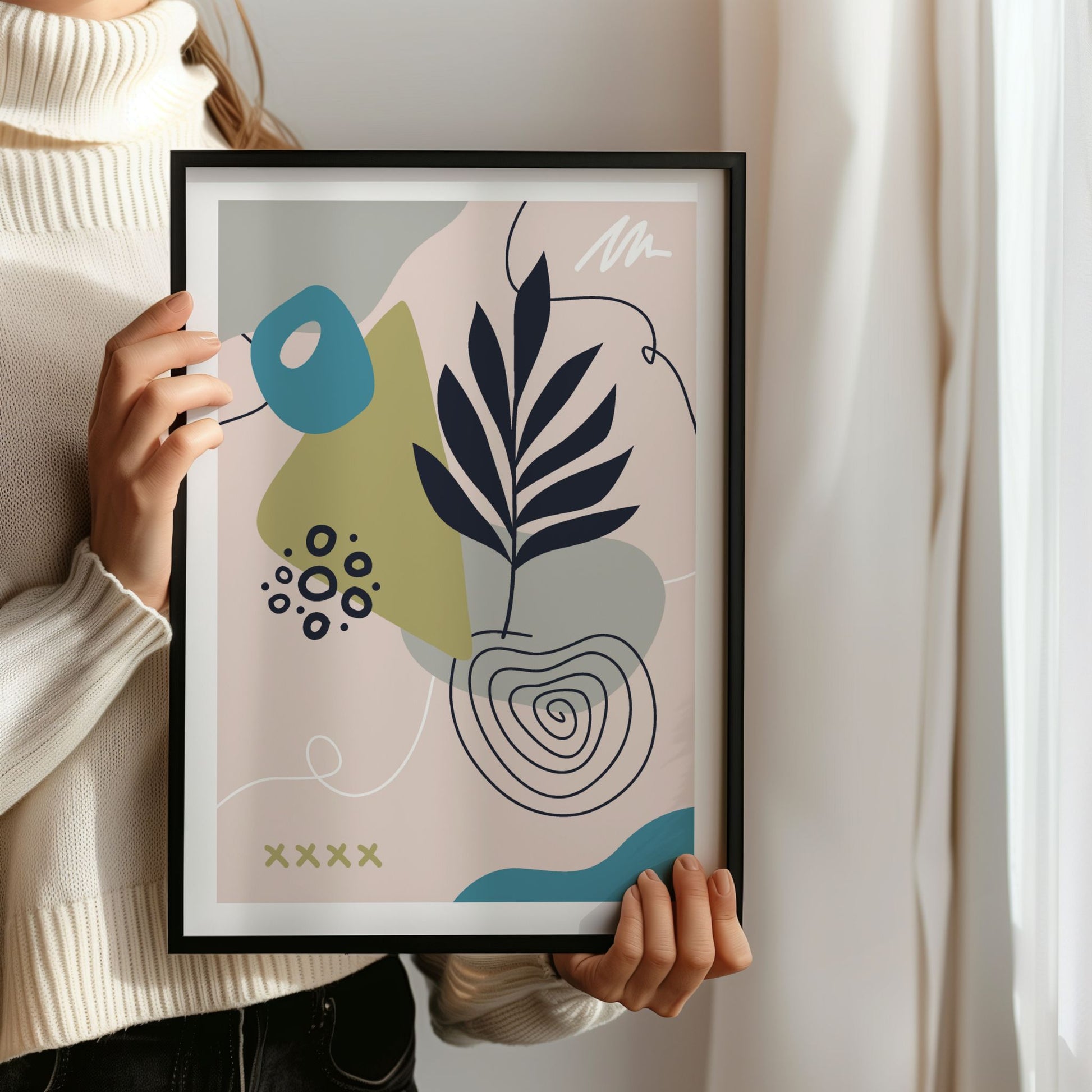 Person holder nordisk abstrakt plakat med botaniske former i blå og grønne toner