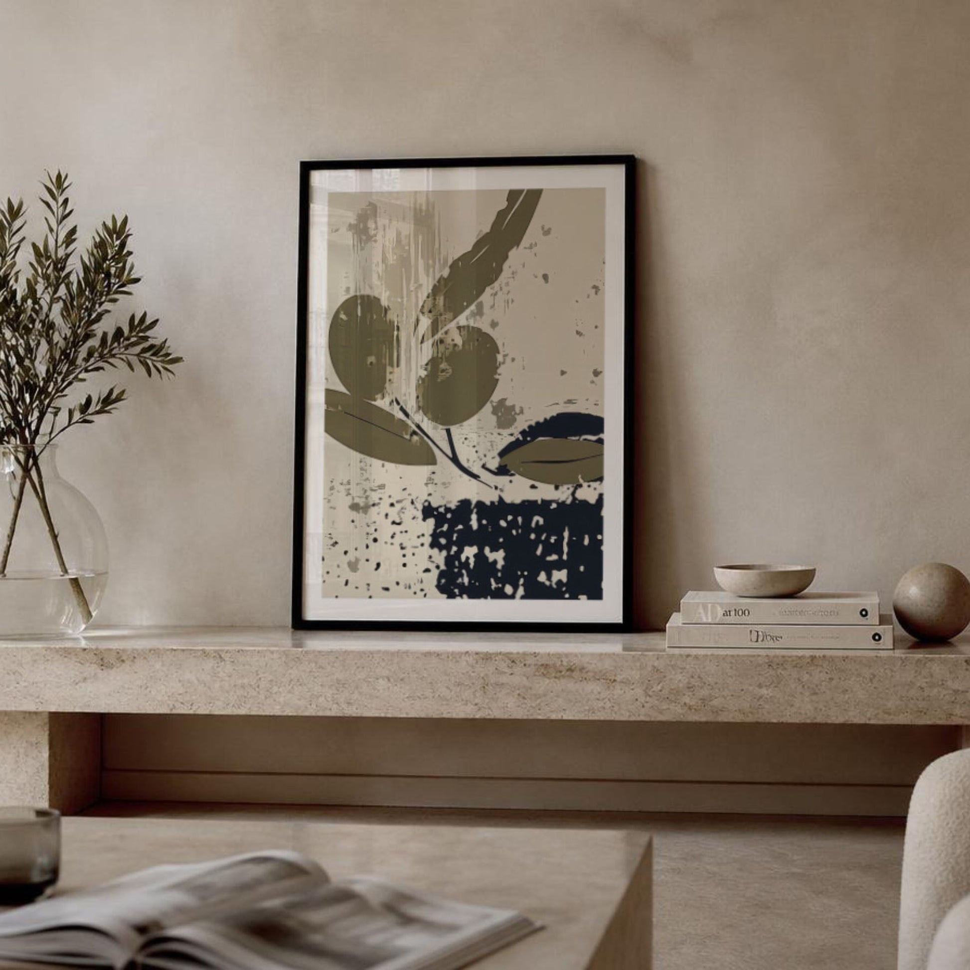 Botanisk Olive Grove Art No2 plakat i sort ramme på lys steinhylle