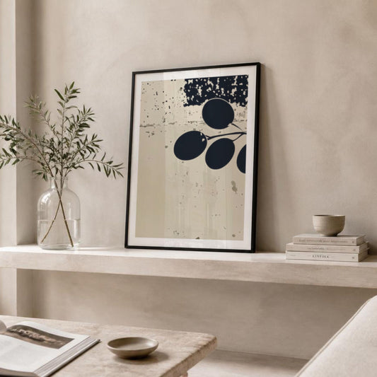 Olive Grove Art No3 plakat med olivengren i moderne interiør på lys hylle