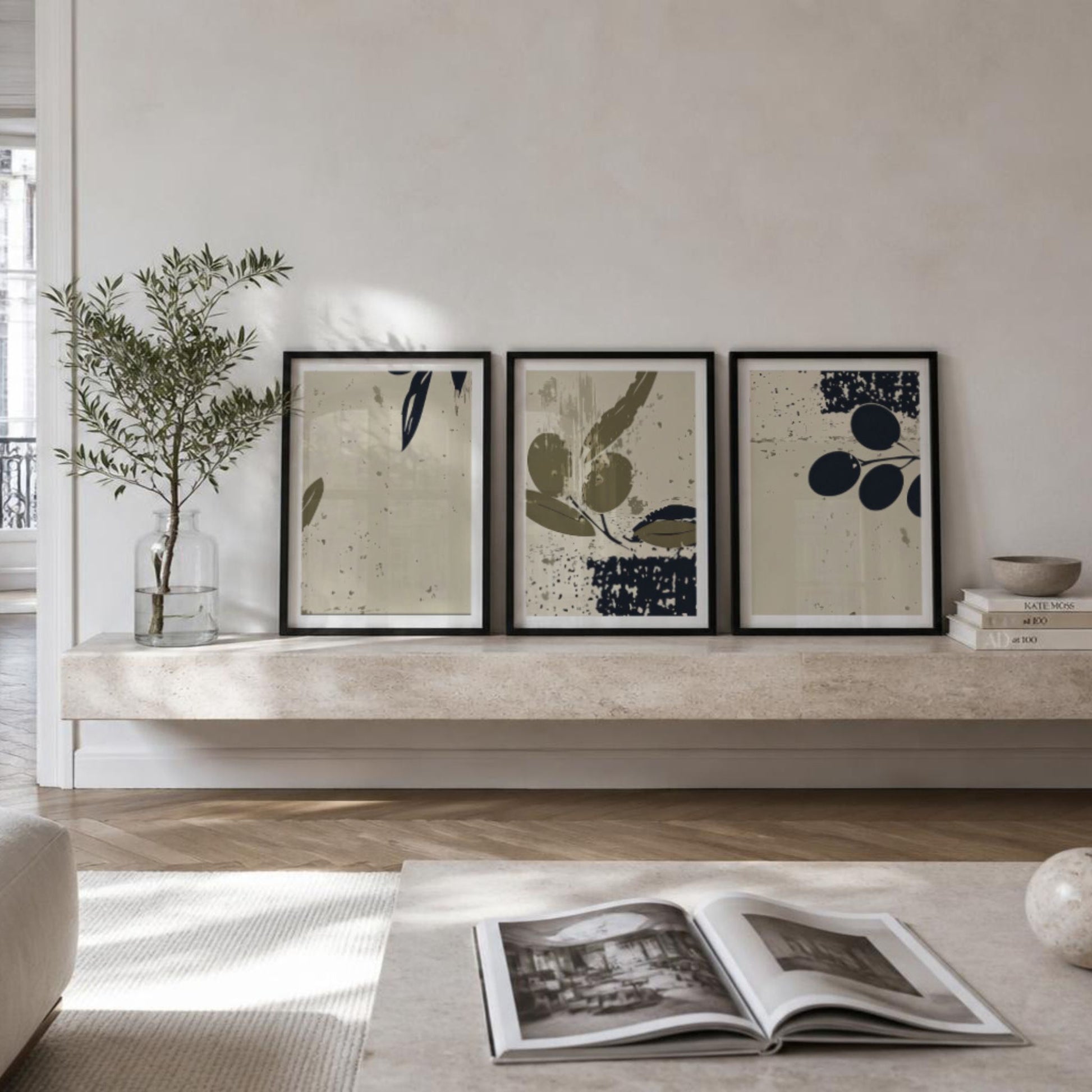 Tre matchende Olive Grove Art plakater presentert som harmonisk bildevegg