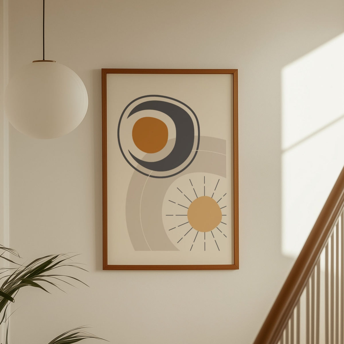 Orbital Flow grafisk plakat i varme jordfarger i moderne interiør ved trapp