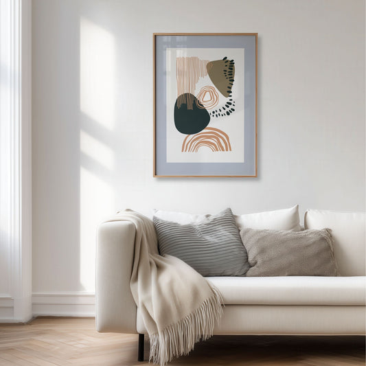 Organic Patterns No3 abstrakt plakat over sofa i lyst skandinavisk interiør