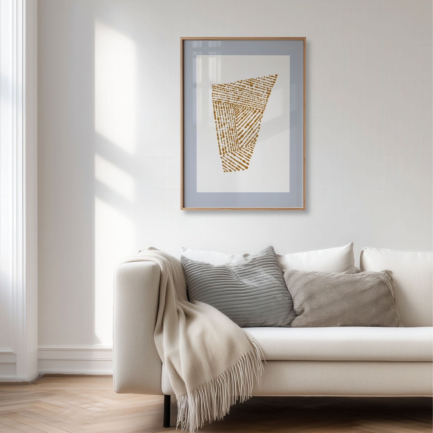 Organic Patterns No4 abstrakt plakat over sofa i lyst skandinavisk interiør