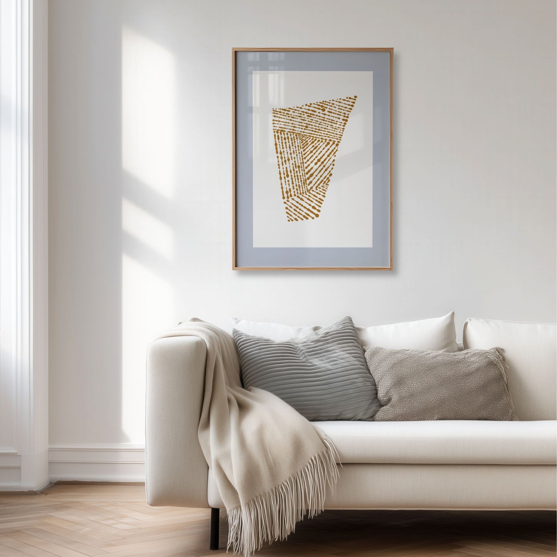 Organic Patterns No4 abstrakt plakat over sofa i lyst skandinavisk interiør