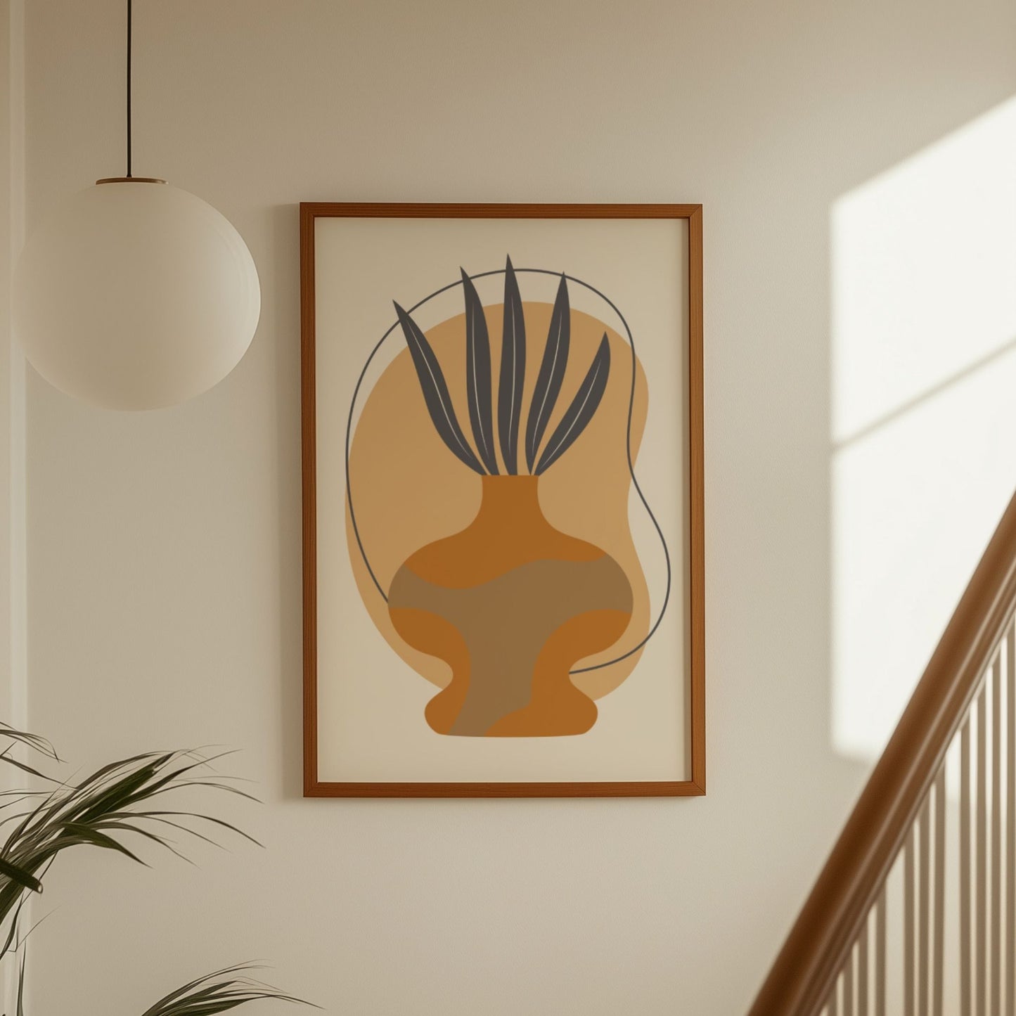Organic Vessel grafisk plakat i oker, beige og grått ved trapp i moderne interiør