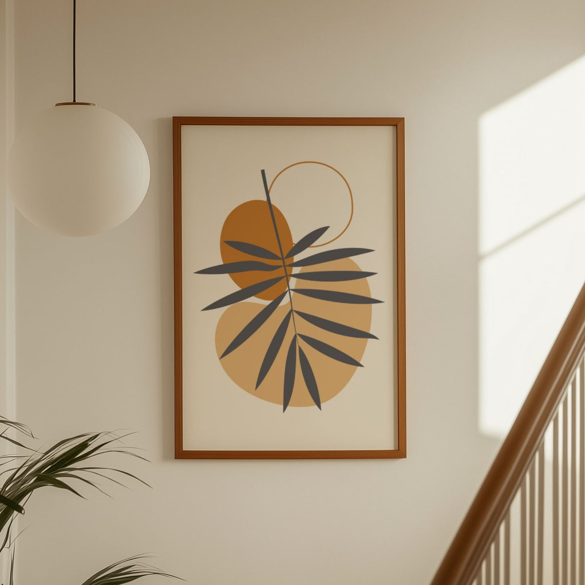 Palm Balance grafisk botanisk plakat i varme jordtoner ved trapp i moderne interiør