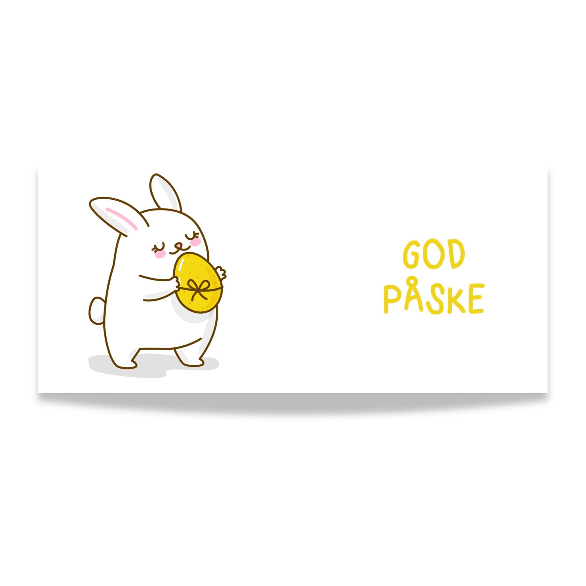 Hvitt keramikkrus med søt påskehare som holder gult påskeegg og teksten God påske i gul tone på motsatt side. Illustrasjon viser design.