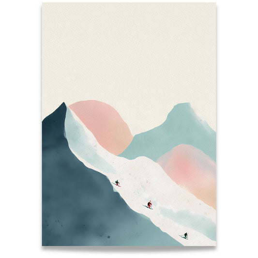 Pastel Ski Slopes lerretsbilde med snødekte fjell, rosa sol og tre skiløpere i blågrønne og rosa pastellfarger.