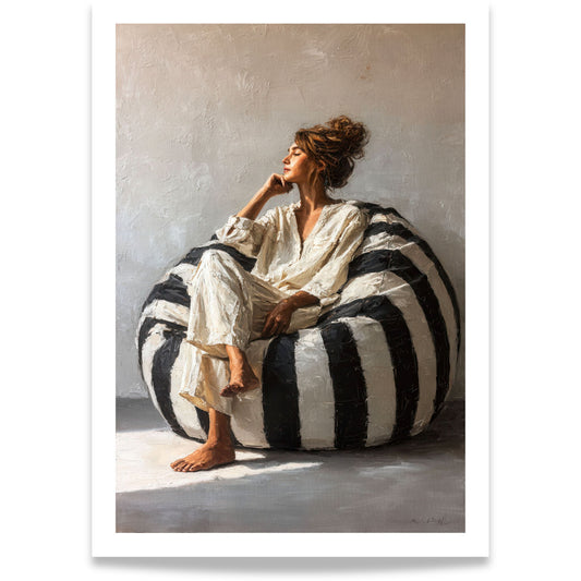 Rolig kunstplakat med sittende kvinne i dempede naturtoner fra serien Quiet Figures