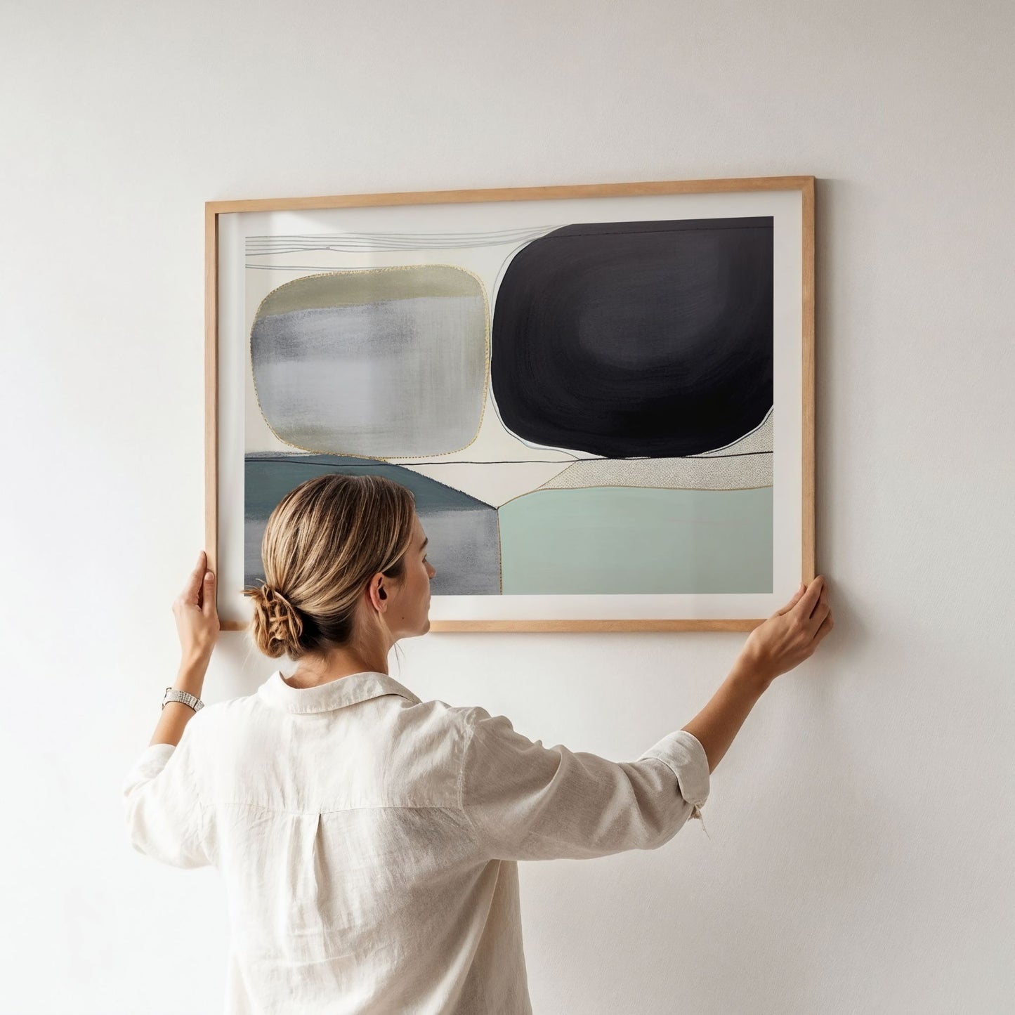 Quiet Horizon horisontal grafisk plakat som viser motivets størrelse og harmoniske uttrykk i et moderne interiør.