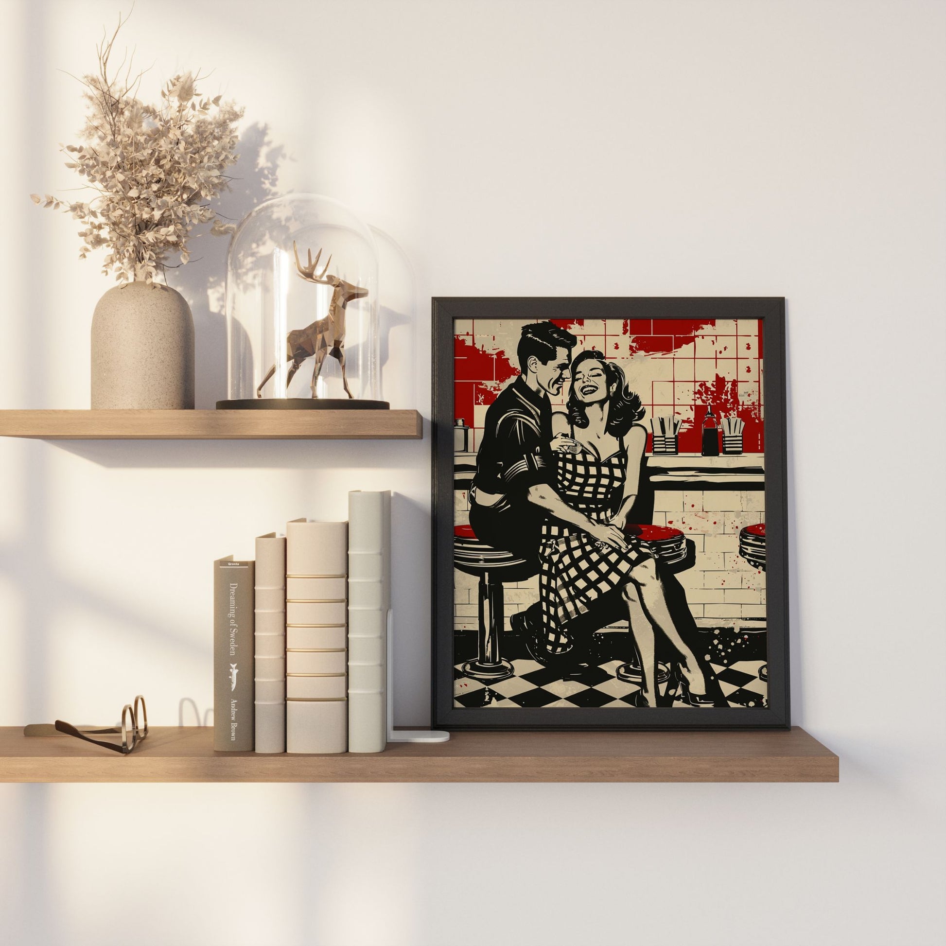 Vintage plakat i retro 50-talls diner-stil med smilende par på barstoler. Illustrasjonen viser plakat uten hvit kantlinje i sort ramme.