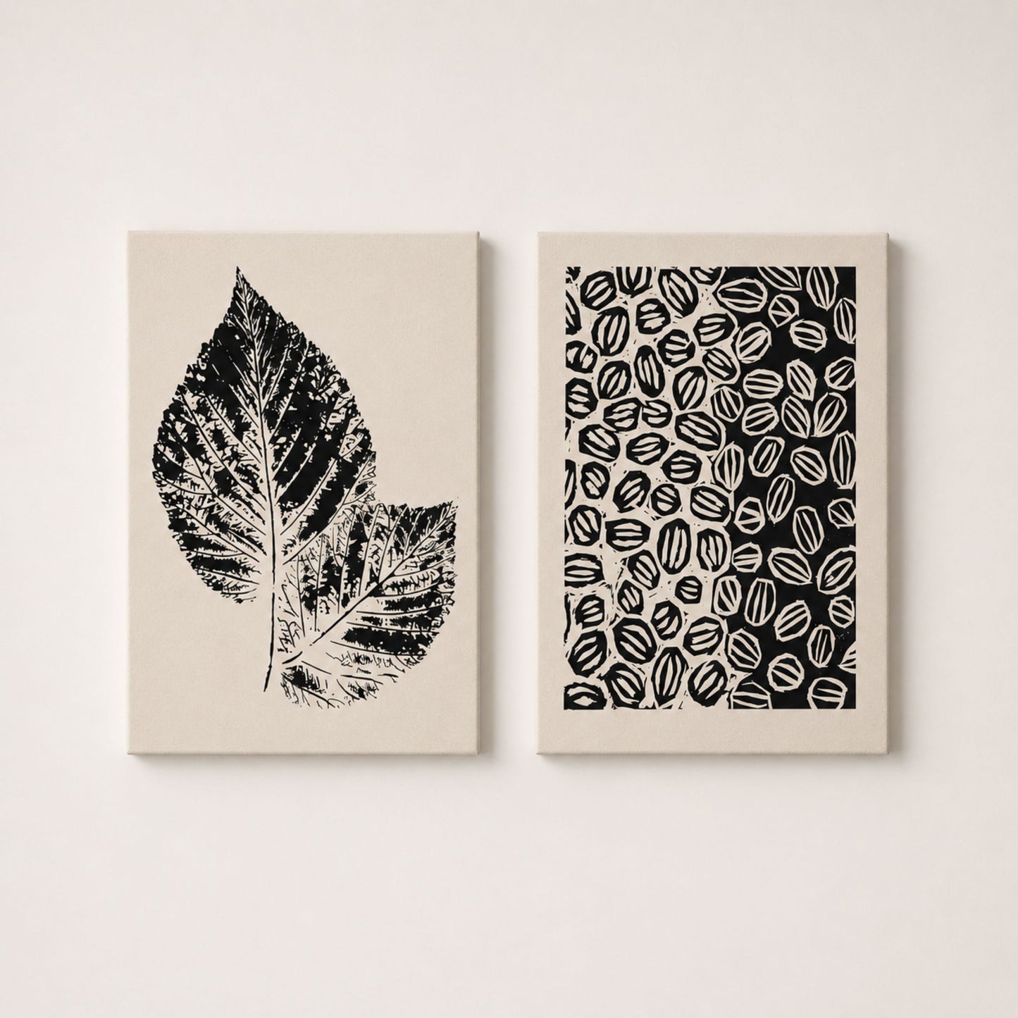 Grafisk lerretsduo fra Soft Balance Collection i lyst og moderne interiør.