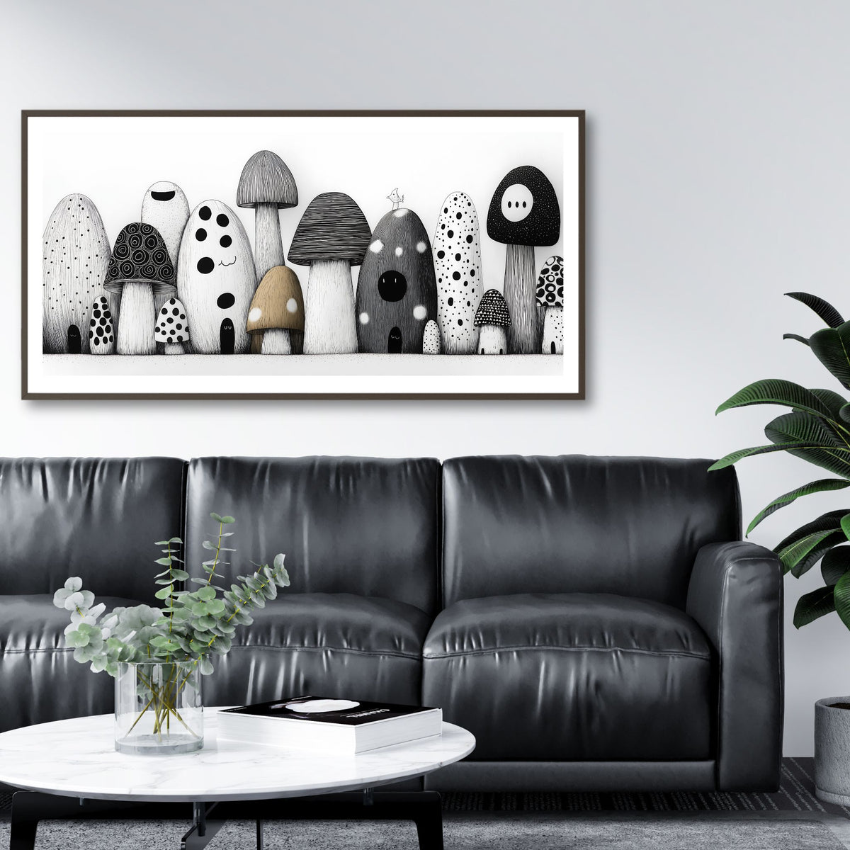 Soppunivers minimalistisk sopp plakat i panoramaramme over sort sofa i moderne nordisk stue.
