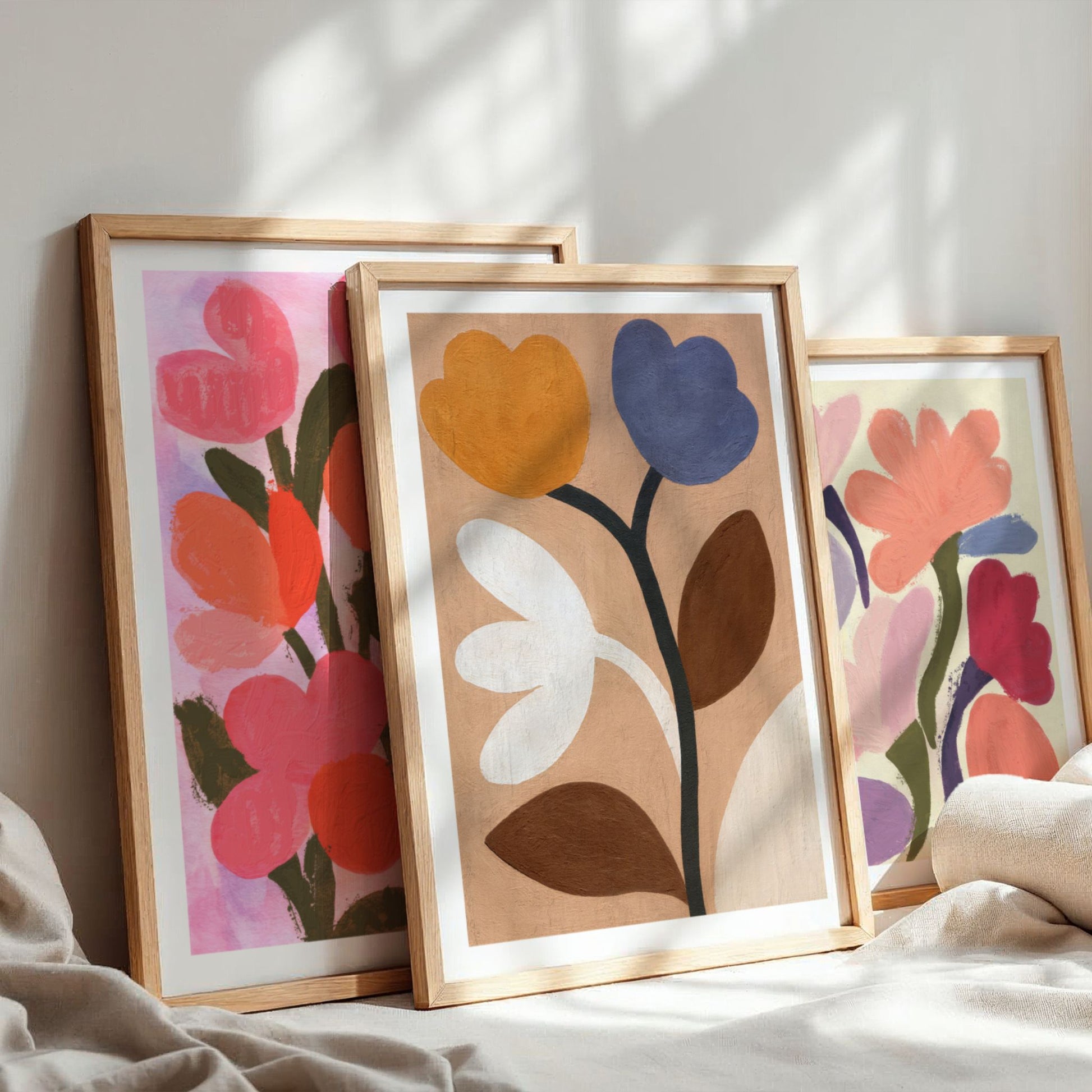 Spring Bloom Nordic Petals plakat vist sammen med andre plakater fra Spring Bloom Collection