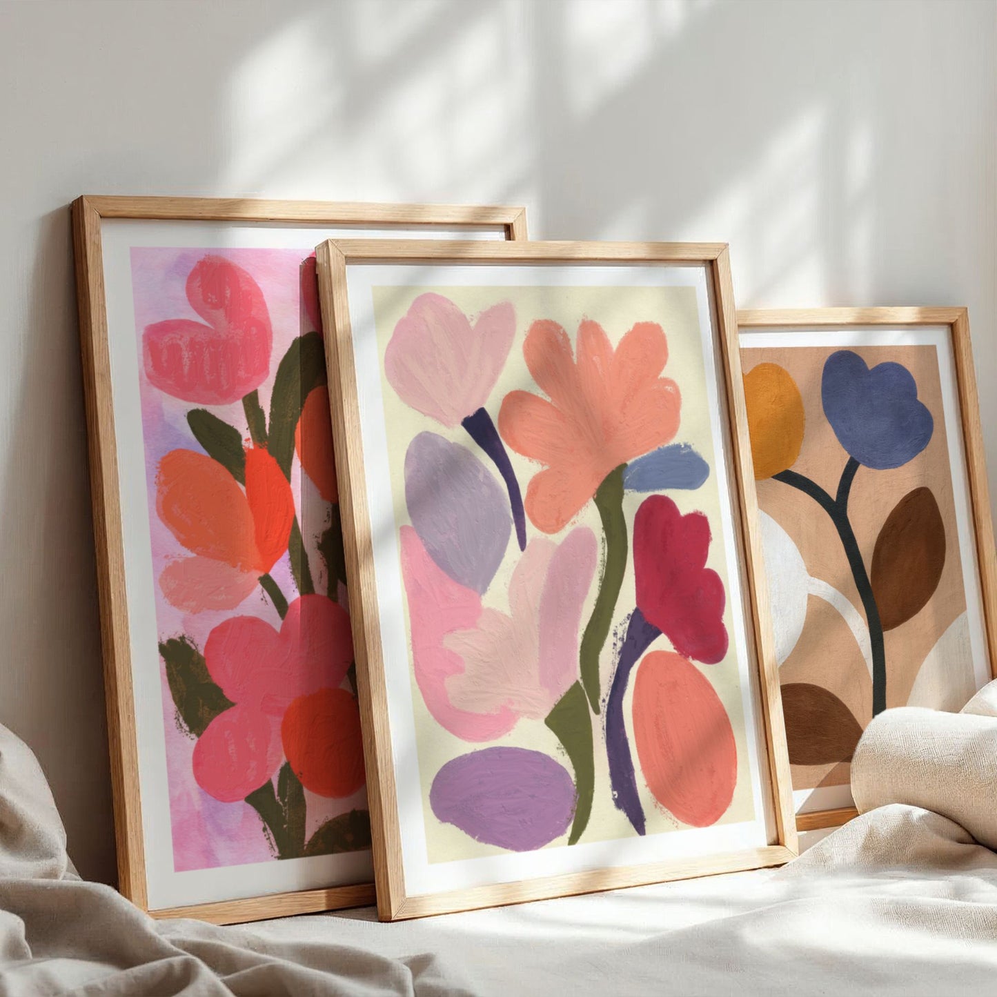 Spring Bloom Pastel Meadow plakat vist sammen med andre plakater fra Spring Bloom Collection