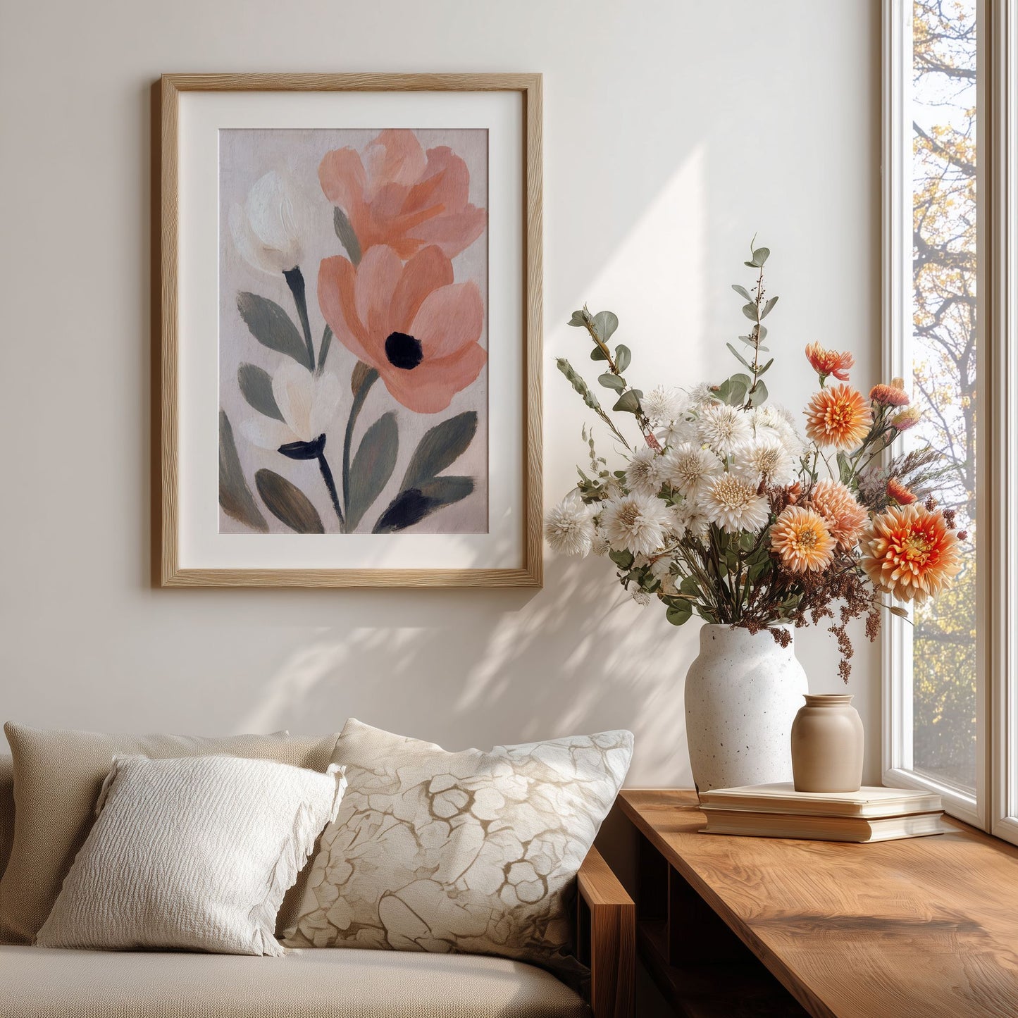 Spring Bloom Soft Blossom blomsterplakat på vegg i lys stue med vase og blomster