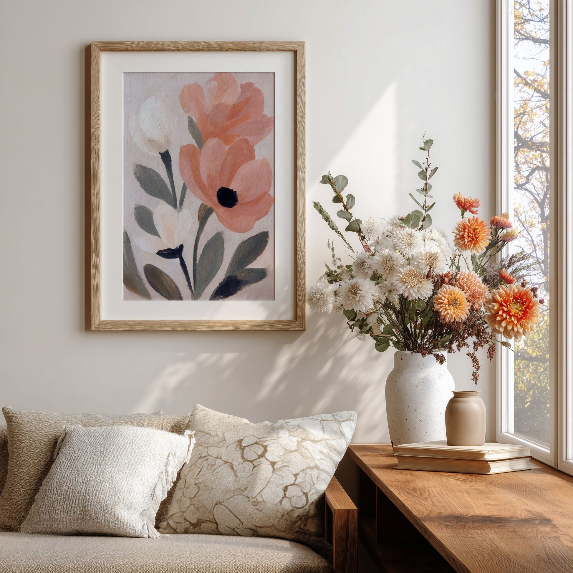 Spring Bloom Soft Blossom blomsterplakat på vegg i lys stue med vase og blomster