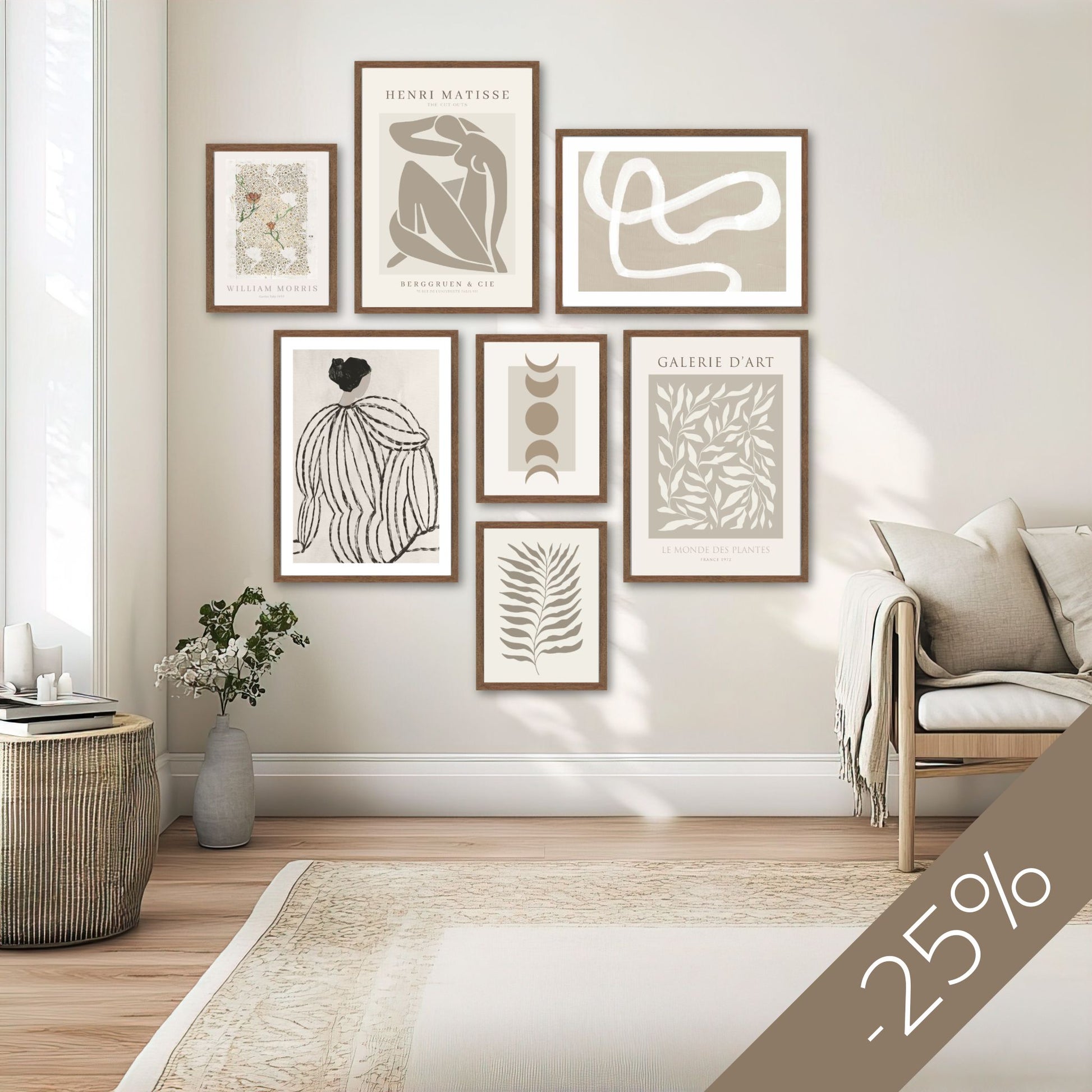 Gallerivegg med syv grafiske plakater i beige og naturtoner fra serien Timeless Forms