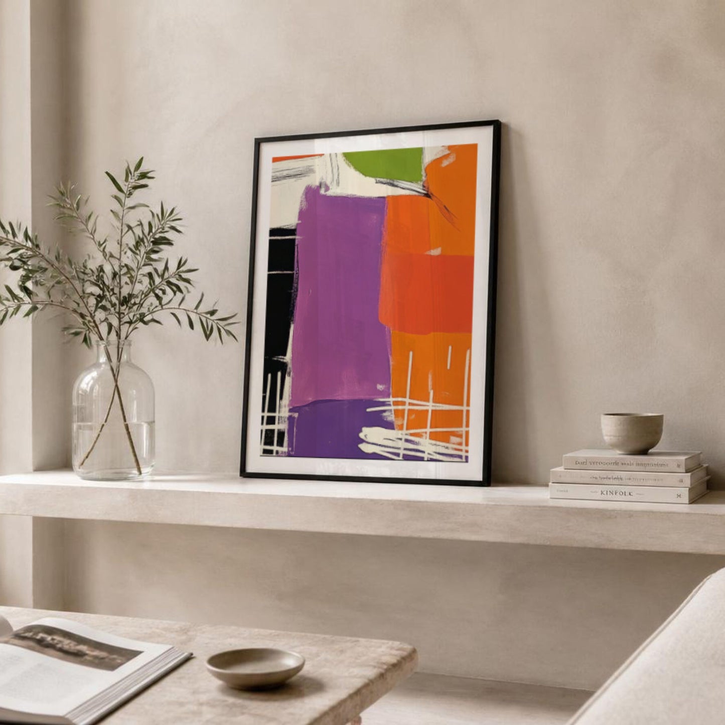 Vibrant Geometric Art No1 plassert på lys hylle i moderne nordisk interiør