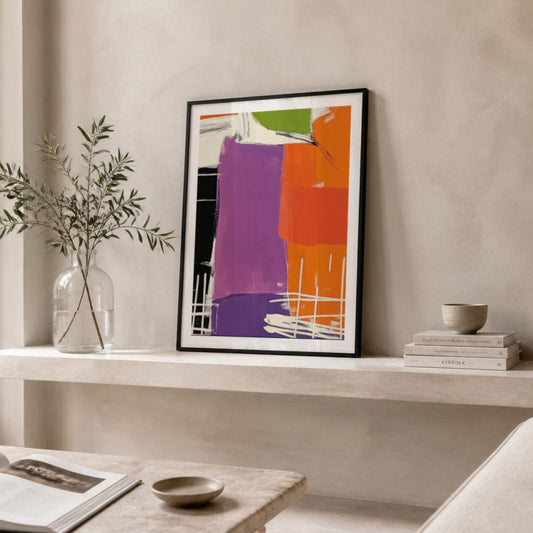 Vibrant Geometric Art No1 plassert på lys hylle i moderne nordisk interiør