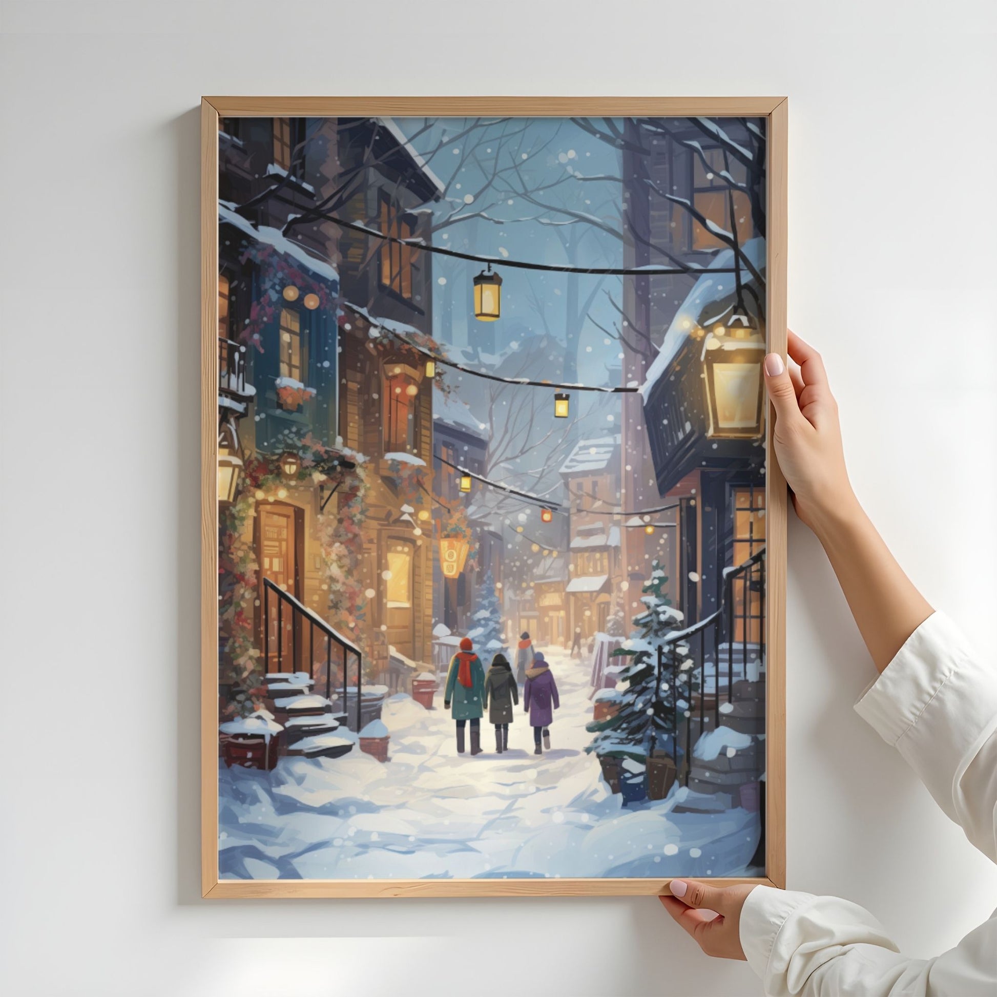 Vinterkveld i Lysgatene plakat med snødekt bygate, lykter og tre personer som går gjennom vinterkvelden. Illustrasjon viser plakat uten hvit kantlinje i eik ramme.