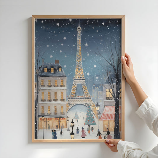 Vinterkveld i Paris plakat med Eiffeltårnet, snøfall og romantisk vintergate. Illustrasjon viser plakat uten hvit kantlinje i eik ramme.