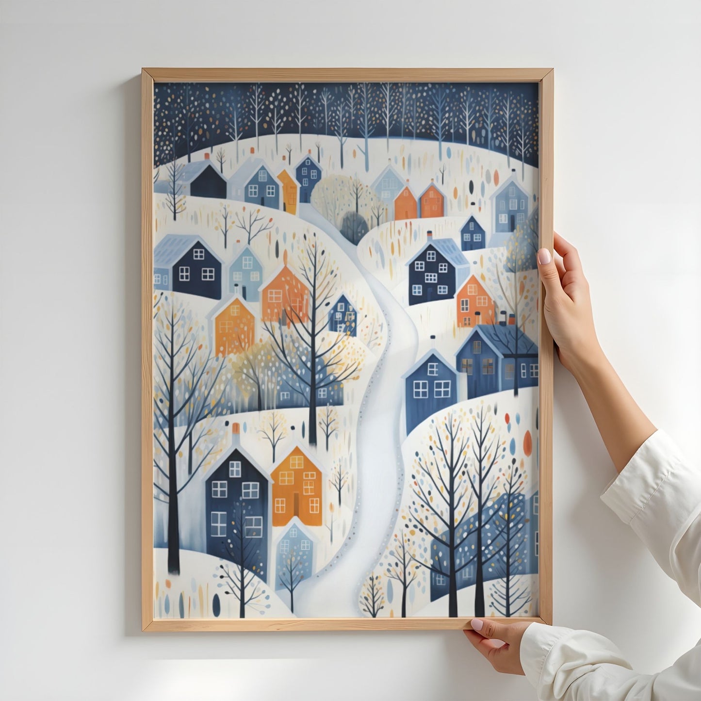 Vinterstien plakat med moderne vinterlandskap, blå og okergule hus og grafiske vintertrær. Illustrasjon viser plaktat uten hvit kantlinje i eik ramme.